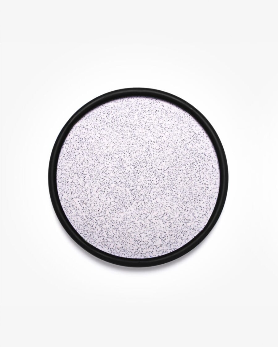 Stylish HOOP tray with a classy black hoop, designed for aperitifs.