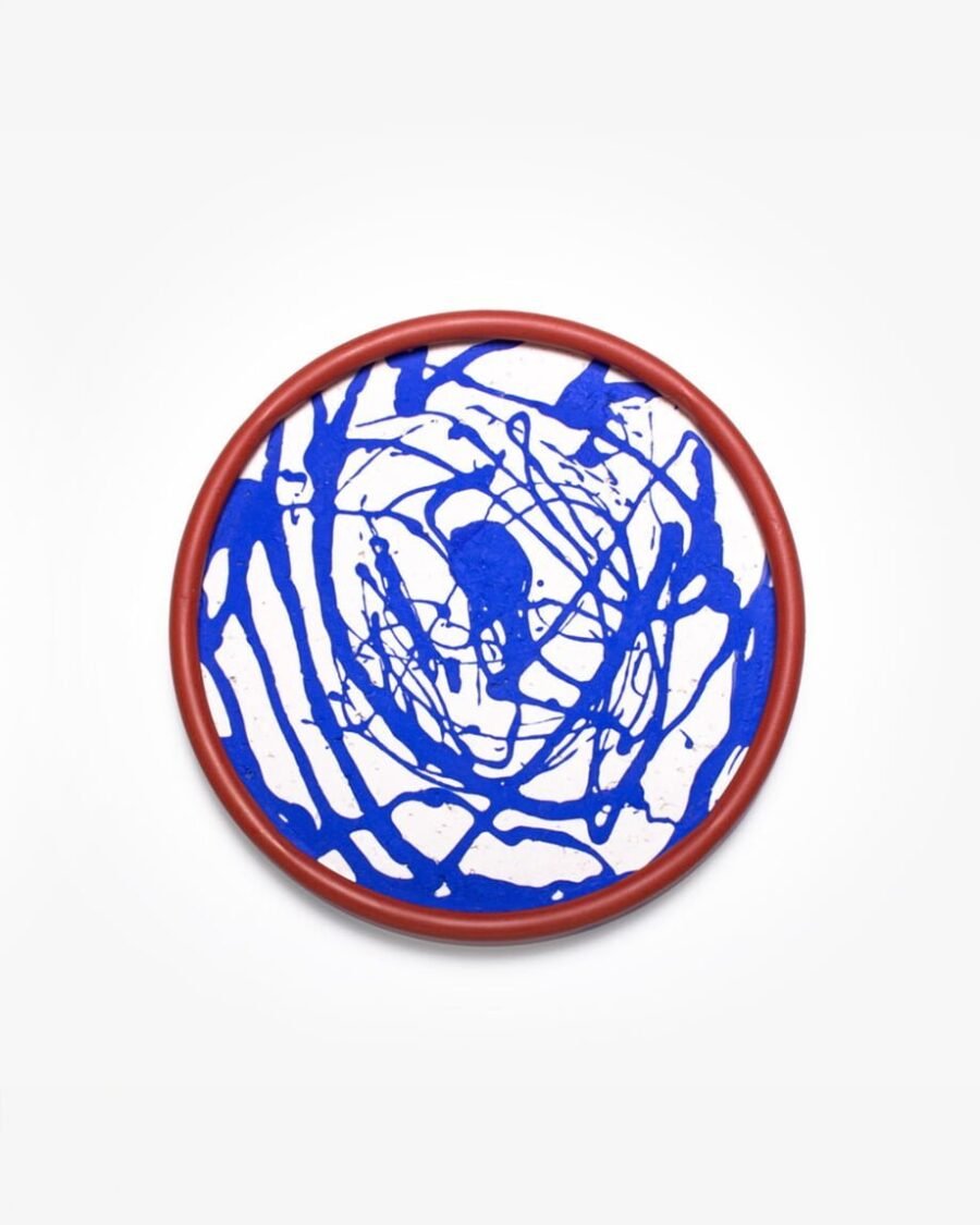 Stylish HOOP tray with a colorful blue dripping and a terracotta hoop, designed for aperitifs.